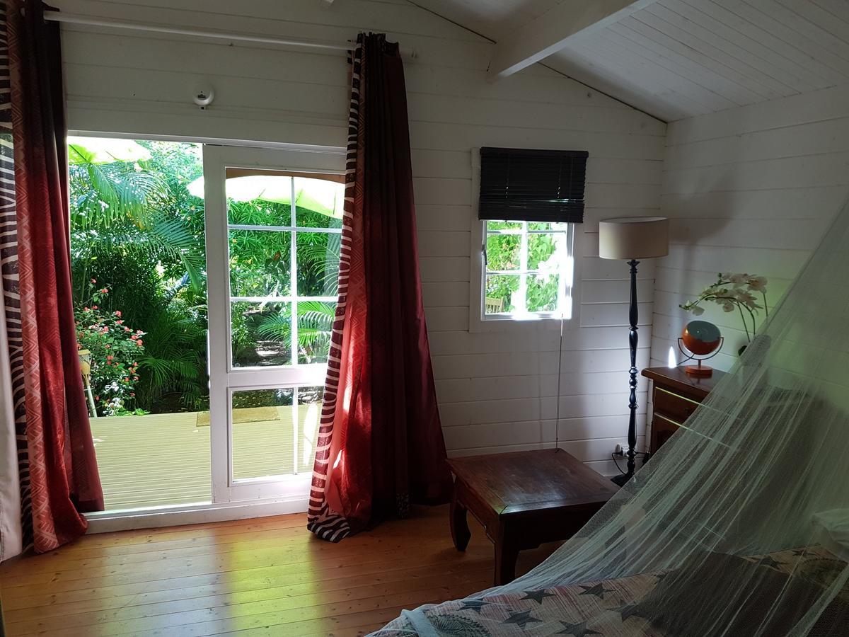 Bungalow Meuble Pres Du Lagon 拉萨尔勒班 外观 照片