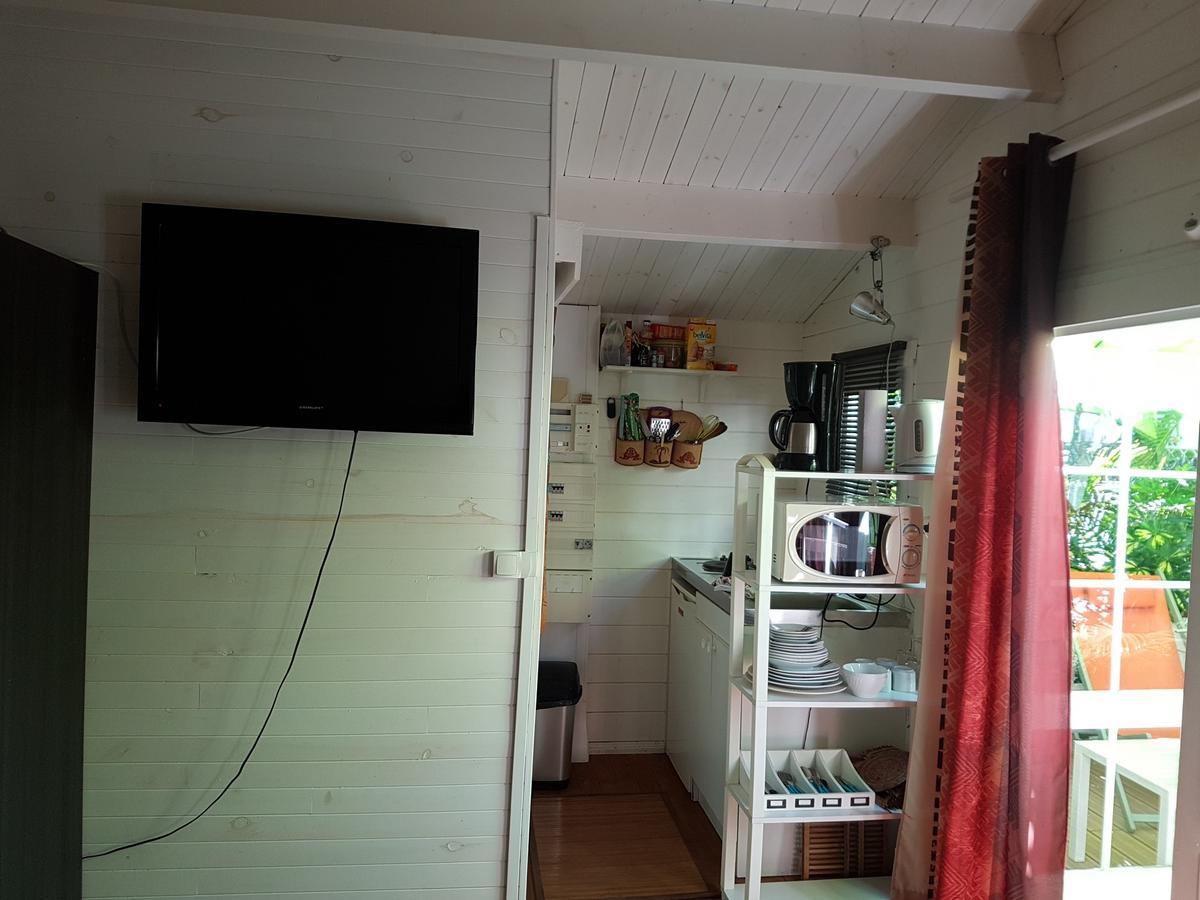 Bungalow Meuble Pres Du Lagon 拉萨尔勒班 外观 照片