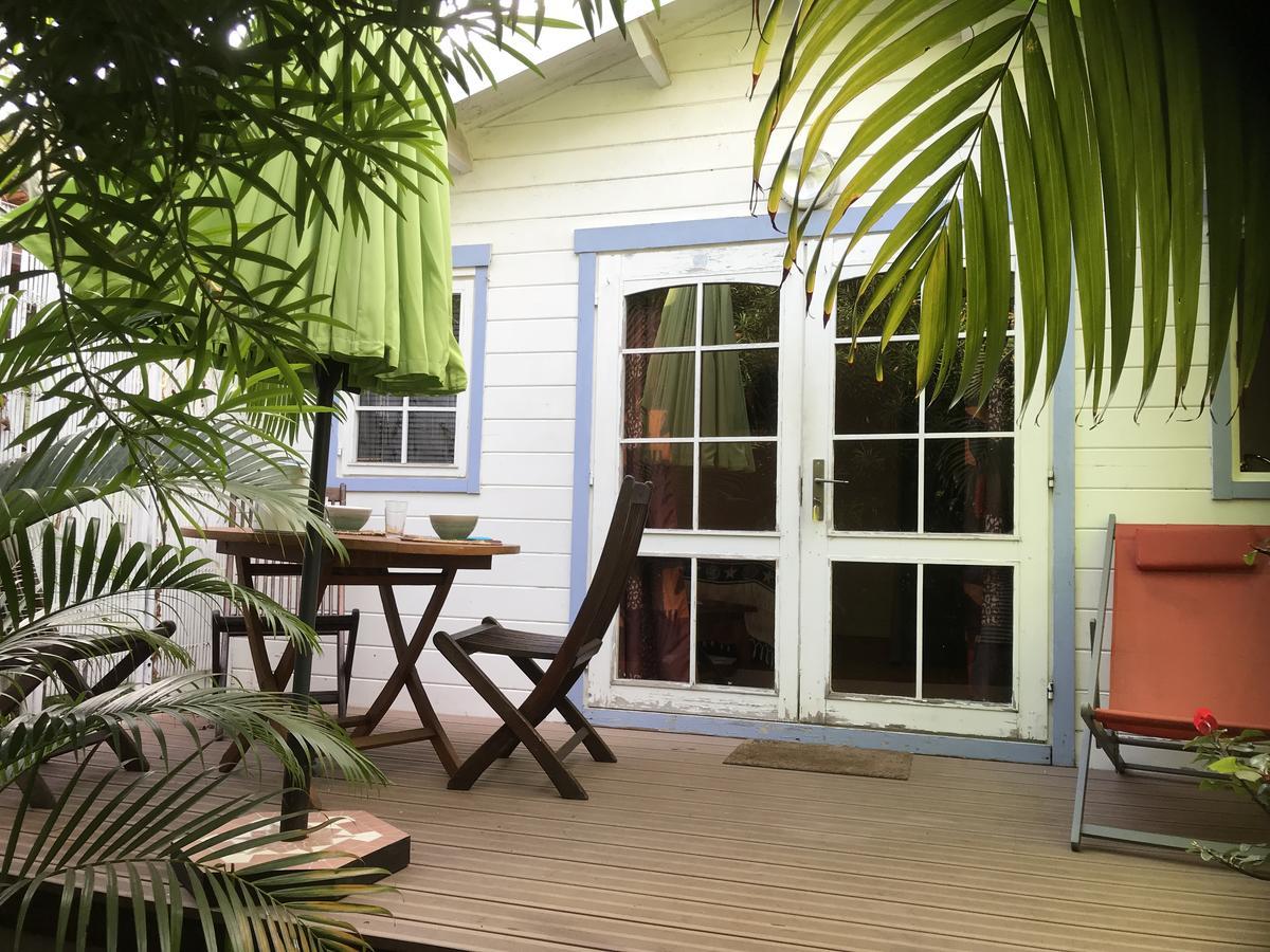 Bungalow Meuble Pres Du Lagon 拉萨尔勒班 外观 照片