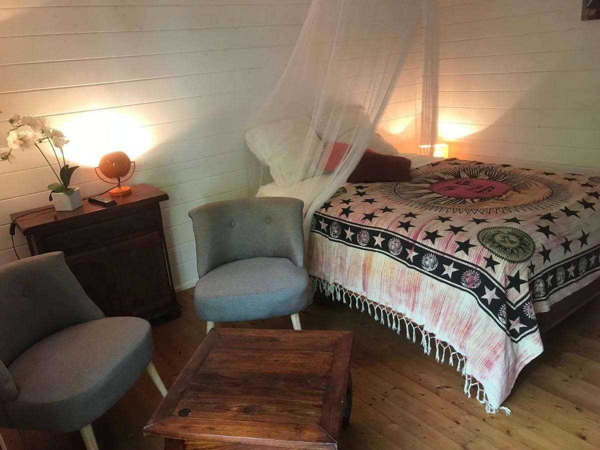 Bungalow Meuble Pres Du Lagon 拉萨尔勒班 外观 照片